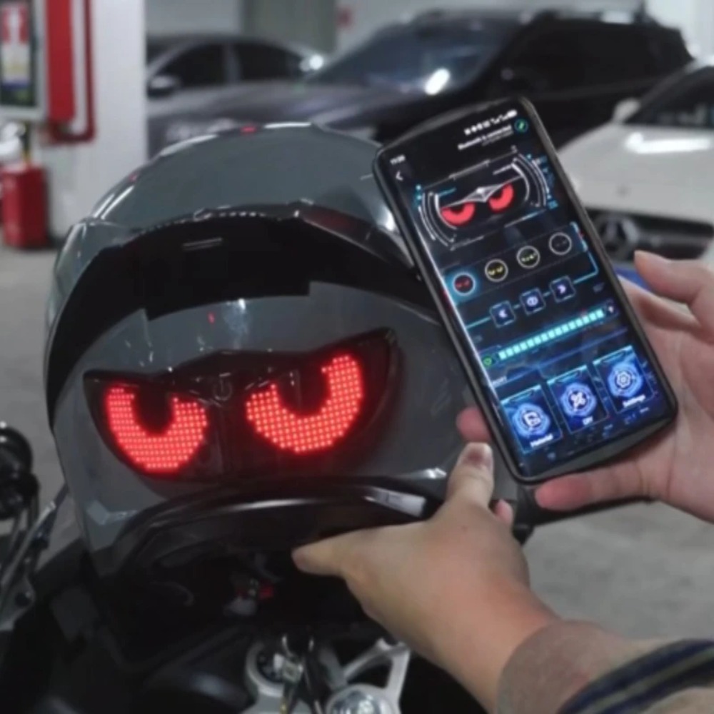 APP Control RGB Lion Eye Helme – Bicycle Helmet recenzja i cena